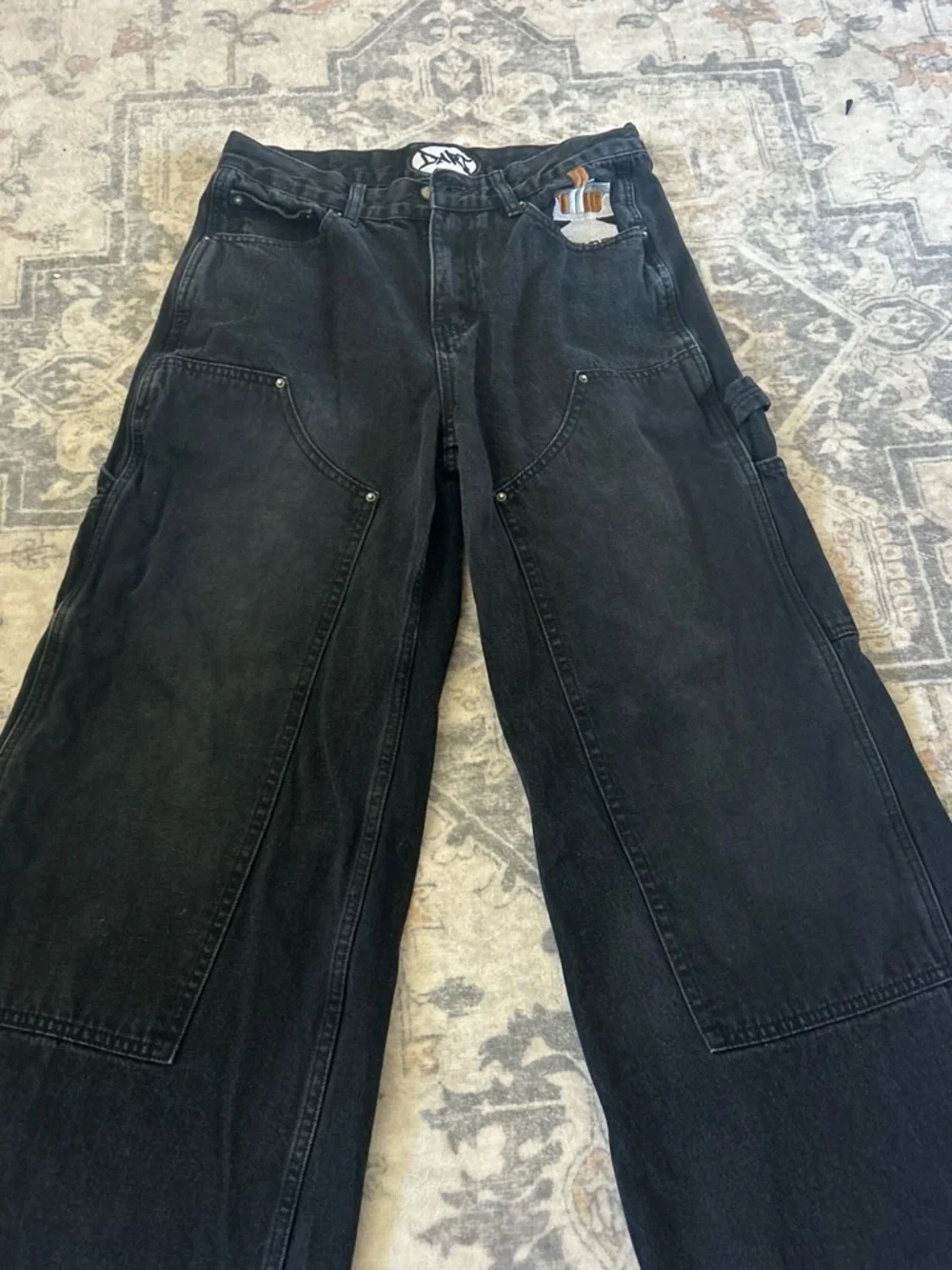 Relaxed Black Men’s Denim Jeans - Label